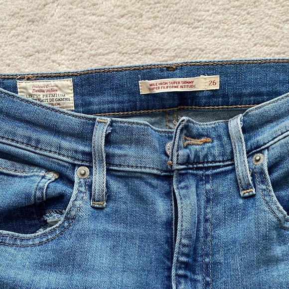 Levi’s Mile High Jeans (size 26) - Picture 2 of 2